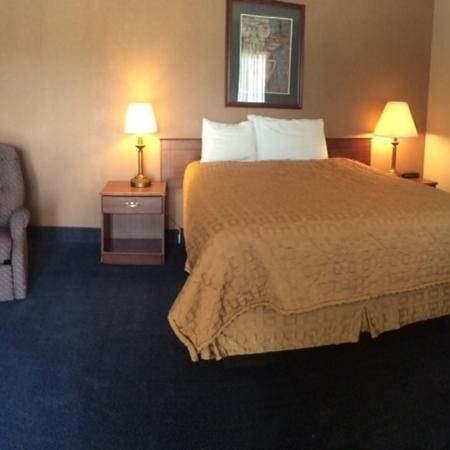 Sunflower Inn & Suites - Garden City Exteriör bild