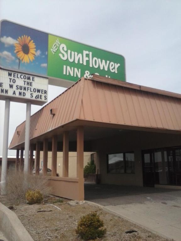 Sunflower Inn & Suites - Garden City Exteriör bild