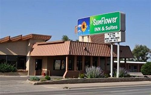 Sunflower Inn & Suites - Garden City Exteriör bild