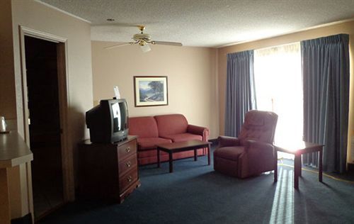 Sunflower Inn & Suites - Garden City Exteriör bild